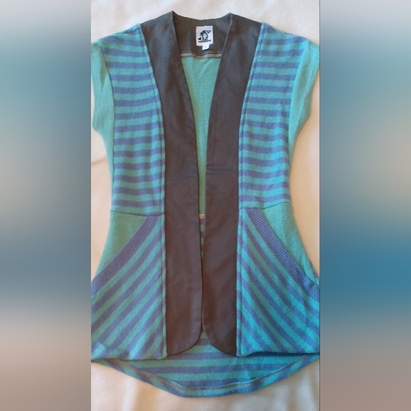 Sleeveless wool blend sweater vest cardigan (NWOT) - Picture 2 of 4